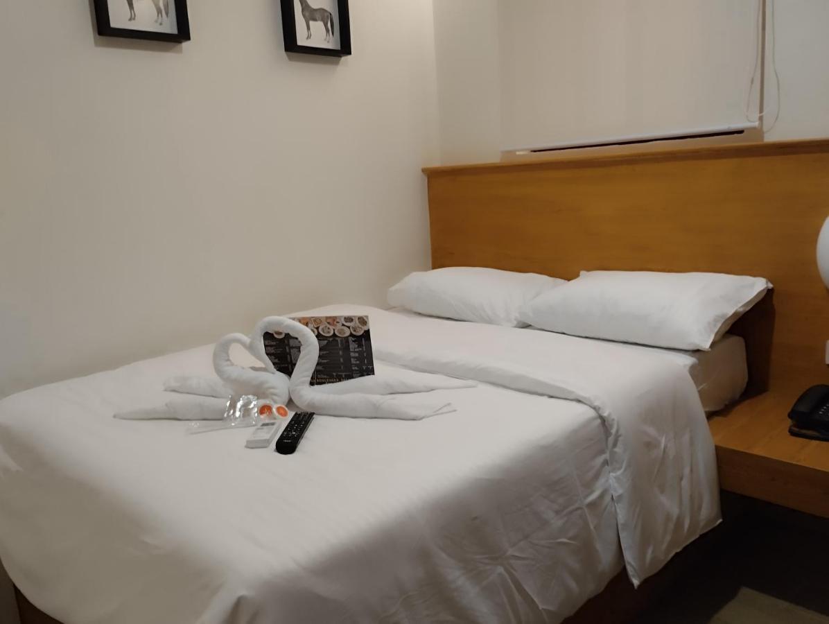 Aurora Suites Pasay Kültér fotó