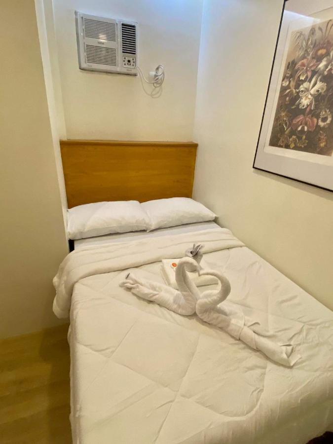 Aurora Suites Pasay Kültér fotó